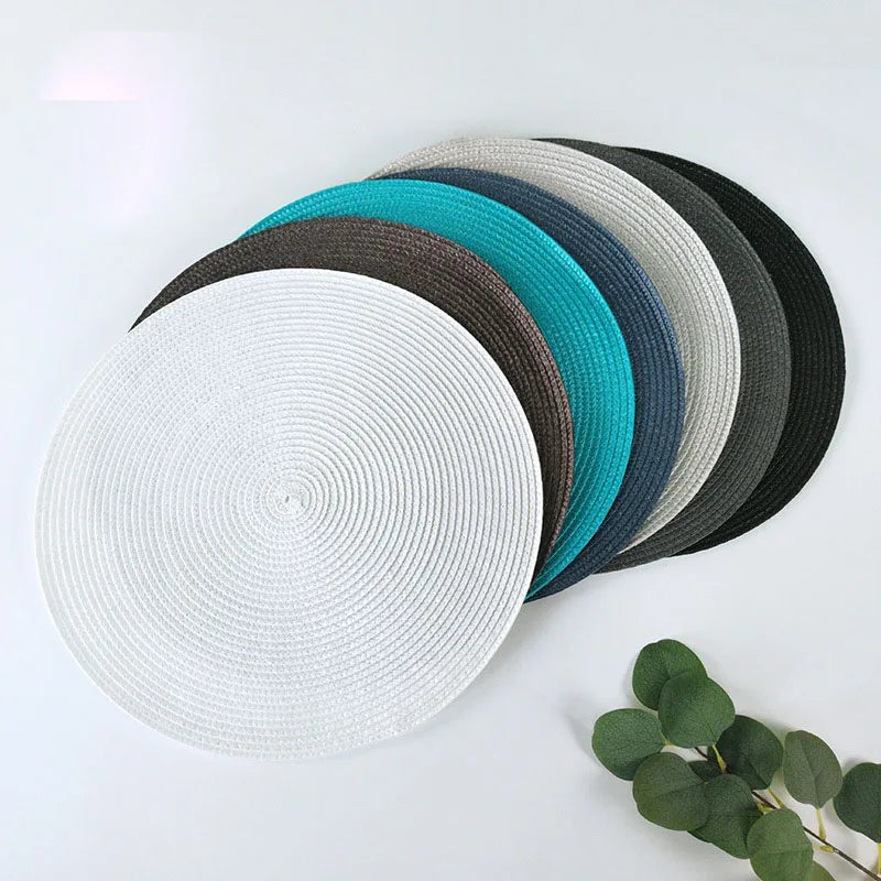 Set de table rond en polyester beige avec vaisselle élégante