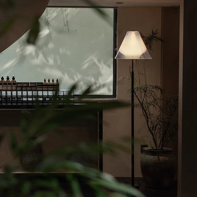 lampe sol moderne noir blanc rayures fines zone 10 15m² interrupteur bouton