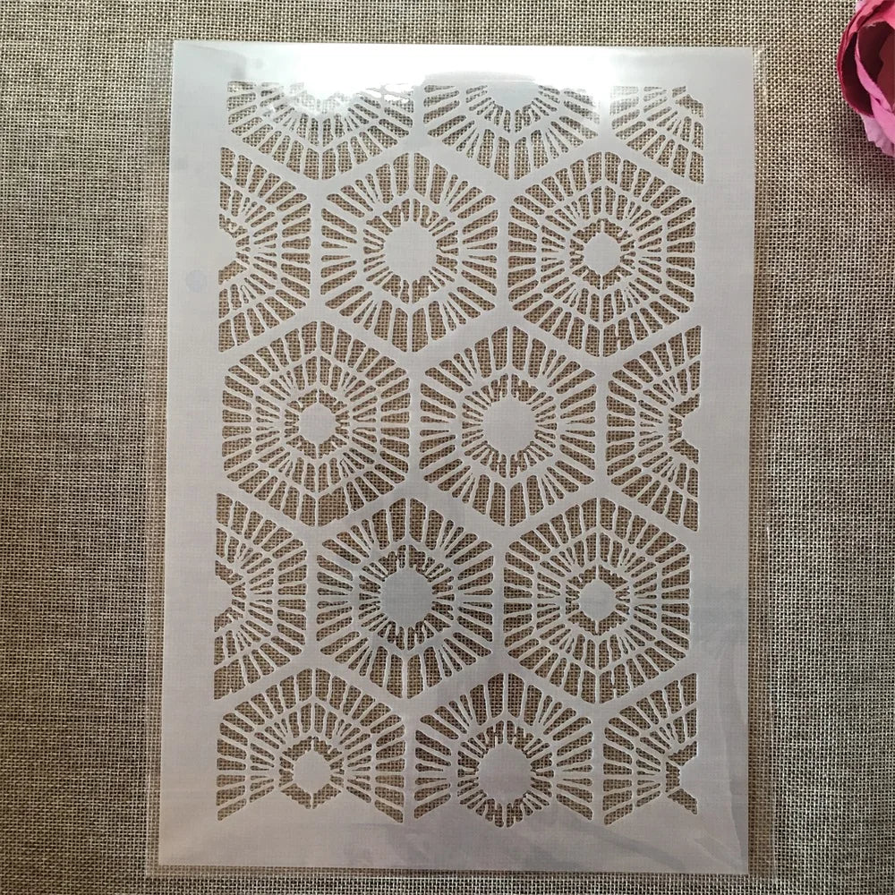gabarit broderie hexagonal geometrique blanc traditionnel semiopaque trace acrylique peinture scrapbooking embossing