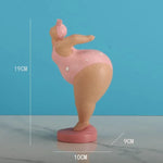 statues yoga contemporaines humoristiques résine rose beige points blancs texture mat opaques