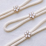 rubans rideaux fleurs relief rose clair jaune beige pompons clips métalliques