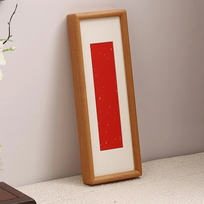 cadre photo moderne bois rouge taches blanches fond blanc 30x10cm decoration interieur affichage oeuvres