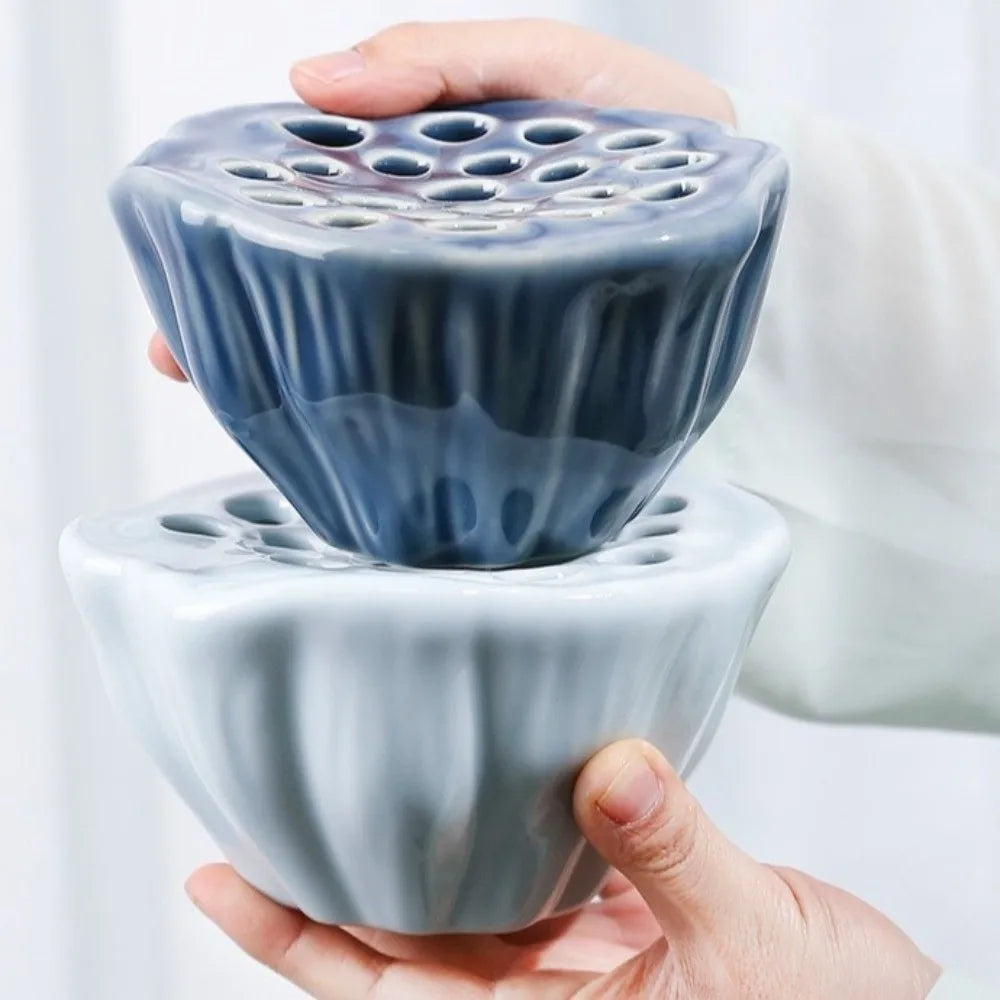 cache pot porcelaine bleu clair rose pâle vert pastel motifs perforations texture ondulée moderne