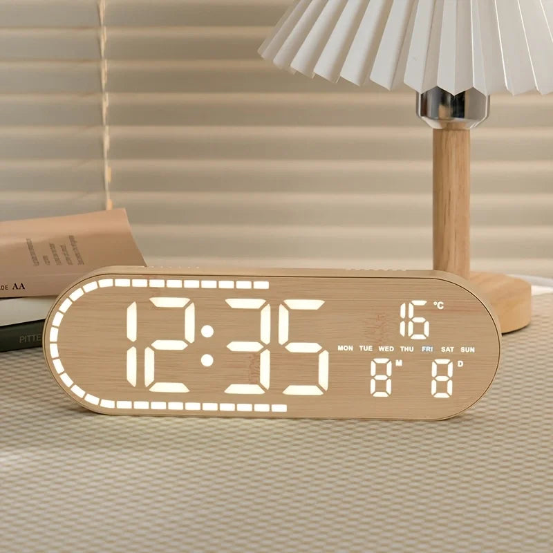 horloge numérique moderne bois naturel affiche heure date température humidité salon minimaliste
