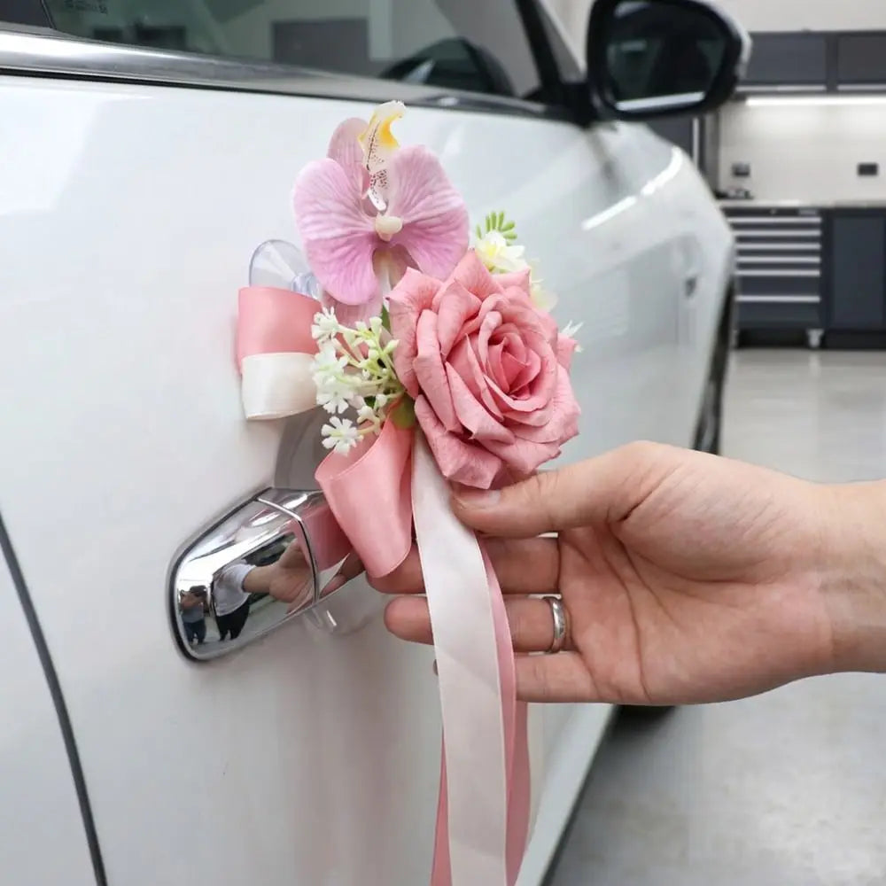 décorations florales voiture mariage roses orchidées rubans satinés rétroviseur bleu rose rouge blanc