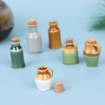 bouteilles vintage céramique bouchons liège vert beige gris clair mat brillant opaques jouet cuisine