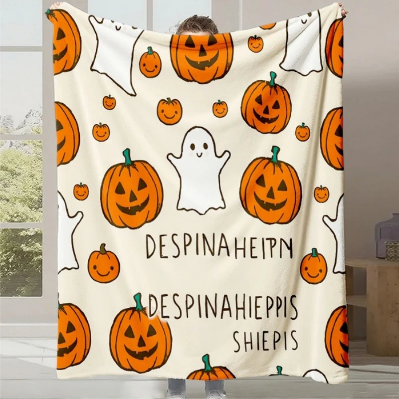 Couverture douce avec motifs d'Halloween, citrouilles souriantes et fantômes blancs, idéale pour décorer la maison pendant la saison des fêtes.