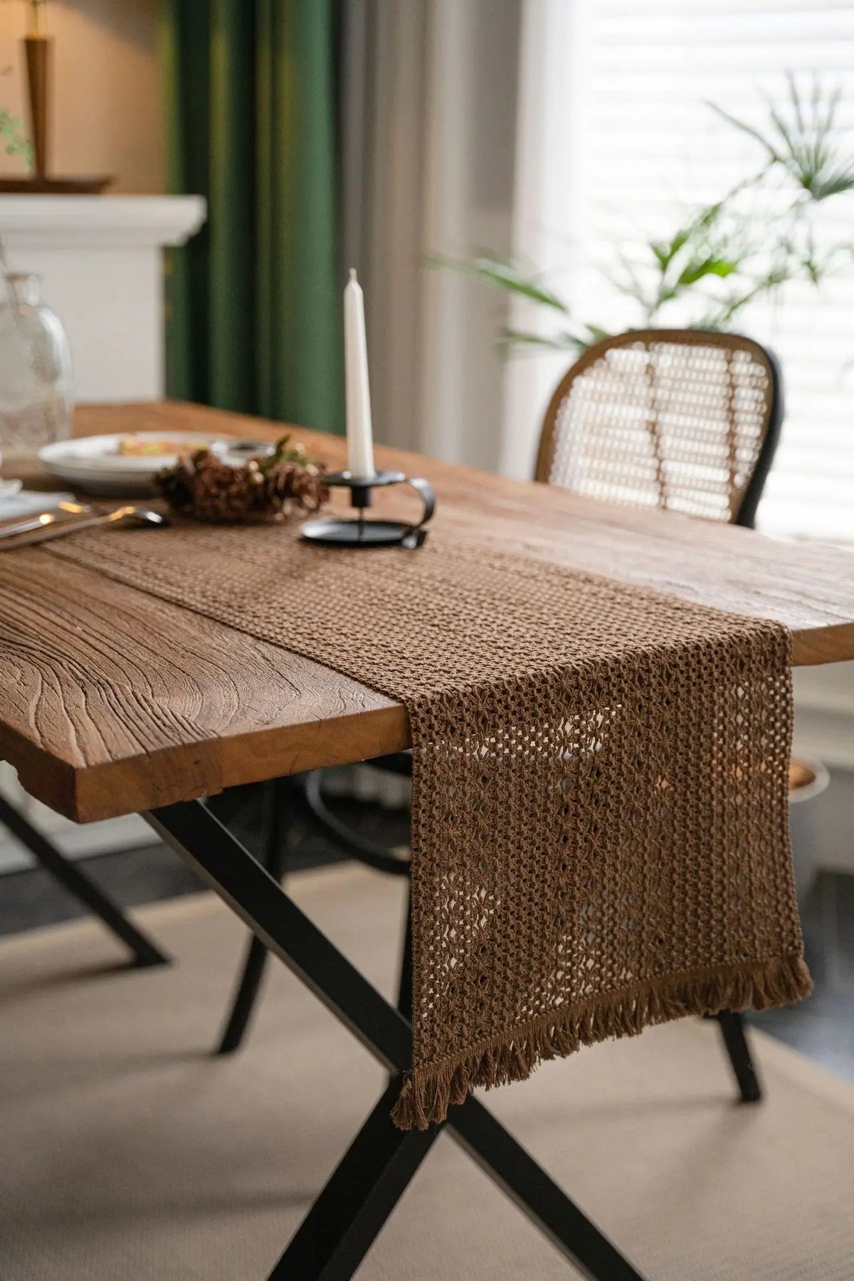 chambre coucher maison table basse solide marron clair motifs géométriques simple rustic artisanal 30x120cm