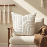 coussins décoratifs bohèmes motifs géométriques blanc cassé franges dentelle