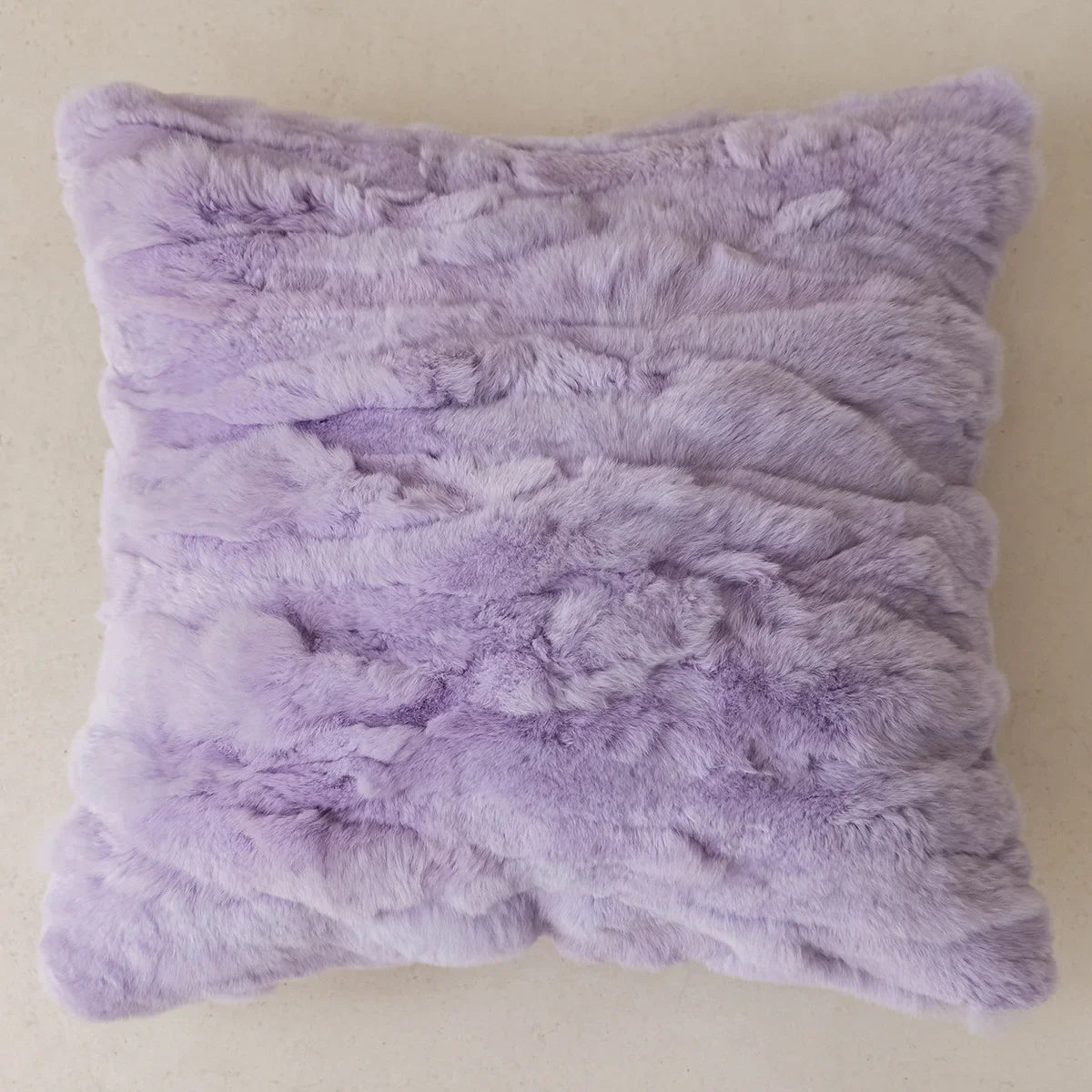 coussin décoratif texturé doux violet clair blanc motif géométrique polyester 45x45cm
