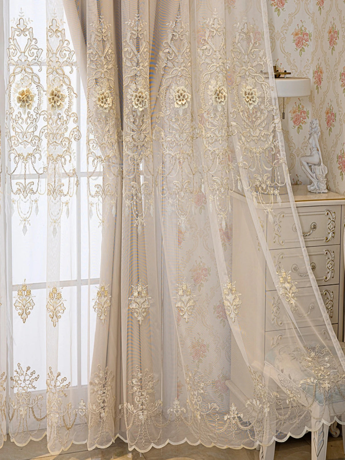 rideau classique brodé floral fin dentelle semi transparent beige clair fenêtre française polyester tat
