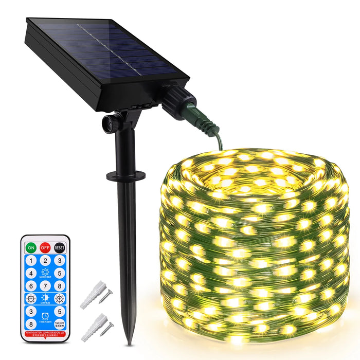 Guirlande lumineuse solaire 100 mètres LED blanc chaud dans un jardin