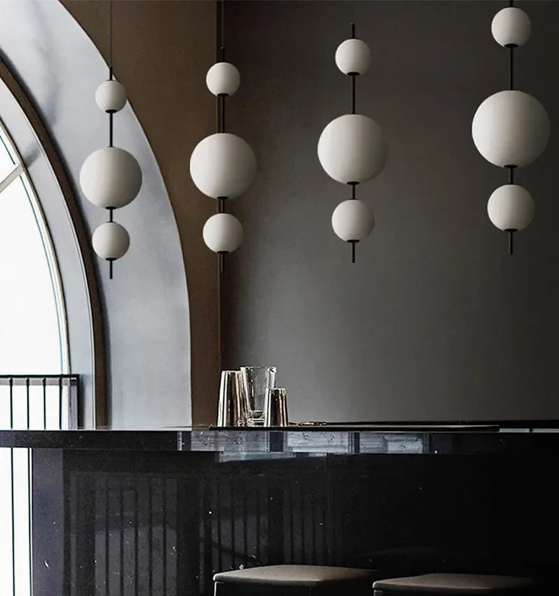 suspension lumineuse moderne sphères blanches brillantes minimaliste 80cm 85cm 103cm