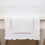 chemin table floral brodé lin blanc motifs ajourés vintage traditionnel festonné rectangle