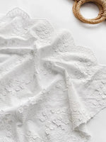 tissu coton blanc floral brodé popeline translucide bricolage couture décoration maison 130cm