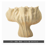 vase moderne porcelaine rose pâle ondulé décoration maison salon arrangement floral