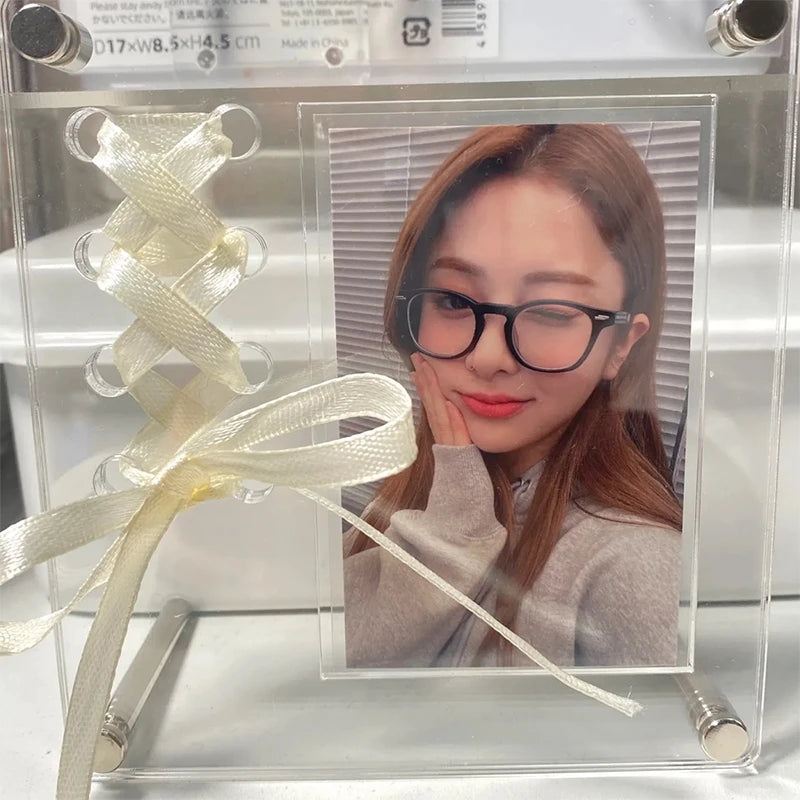 cadre photo acrylique transparent kpop photocard stand rubans satinés décoration moderne porte rétros kpop