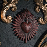 Décoration murale cœur sculpté relief doré feuilles stylisées artisanal baroque marron doré bronze