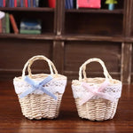 panier rotin tissé rubans dentelle rustique vintage décoration enfant jouet maison poupée