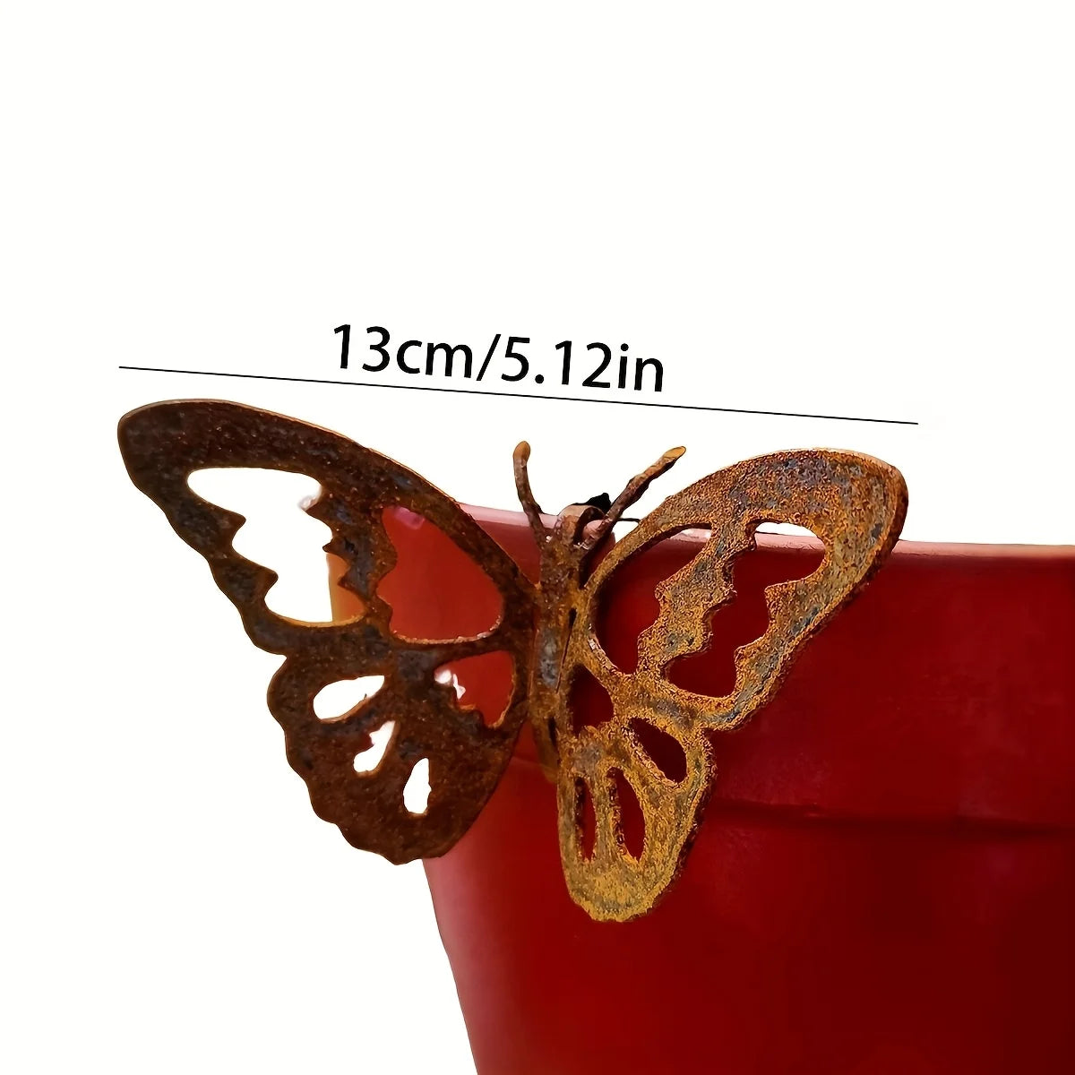 papillon ajouré rustique pot fleurs terracotta geraniums vintage extérieur jardinage