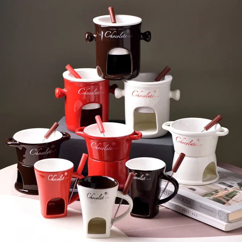 fondue chocolat moderne tasses lait rouge noir blanc cuillère bougie