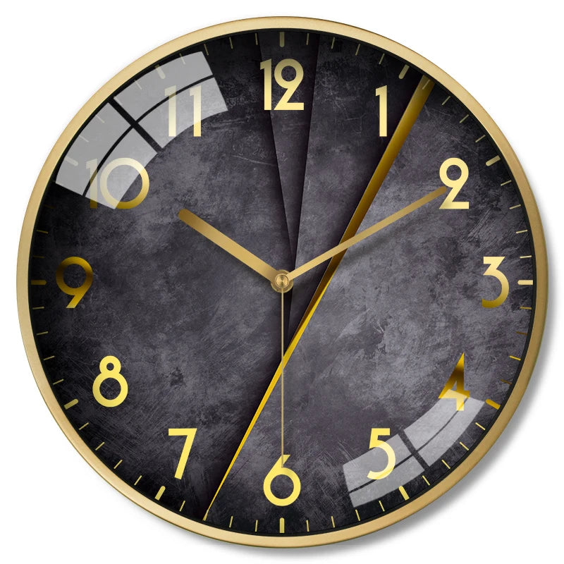 horloge murale moderne fond noir aiguilles dorées motif géométrique transparent salon decoration quartz