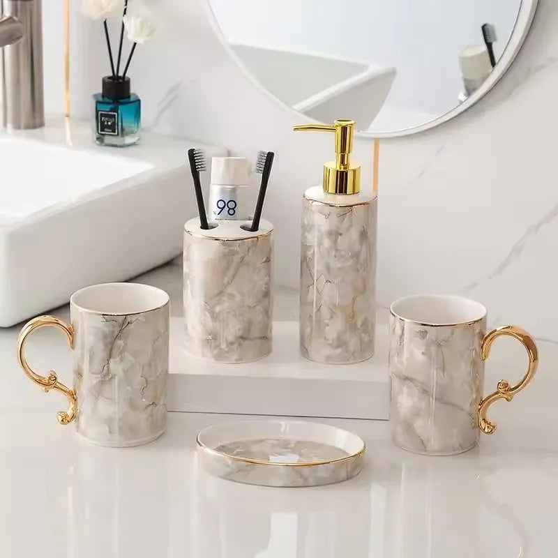 ensemble vaisselle salle bain marbre blanc gris or classique tasses poignées dorées porte brosse