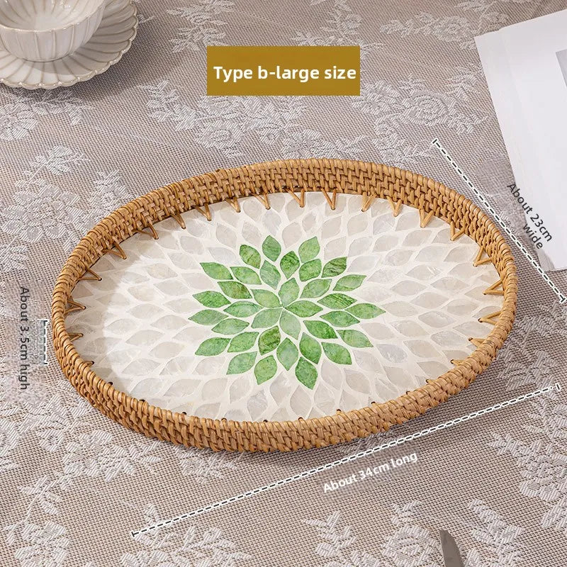 assiettes rotin motif floral moderne rustique fruits gâteau pain fourchette verre blanc intérieur
