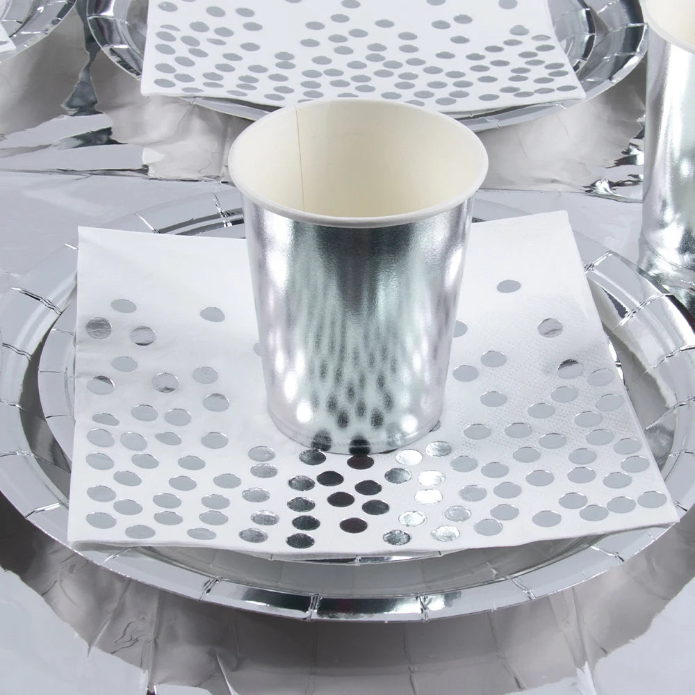 vaisselle jetable argentée moderne assiettes verres serviettes points noirs anniversaire mariage fêtes argentées