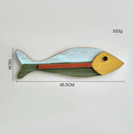 décoration murale poissons bois couleurs vives artisanal thème océan vintage