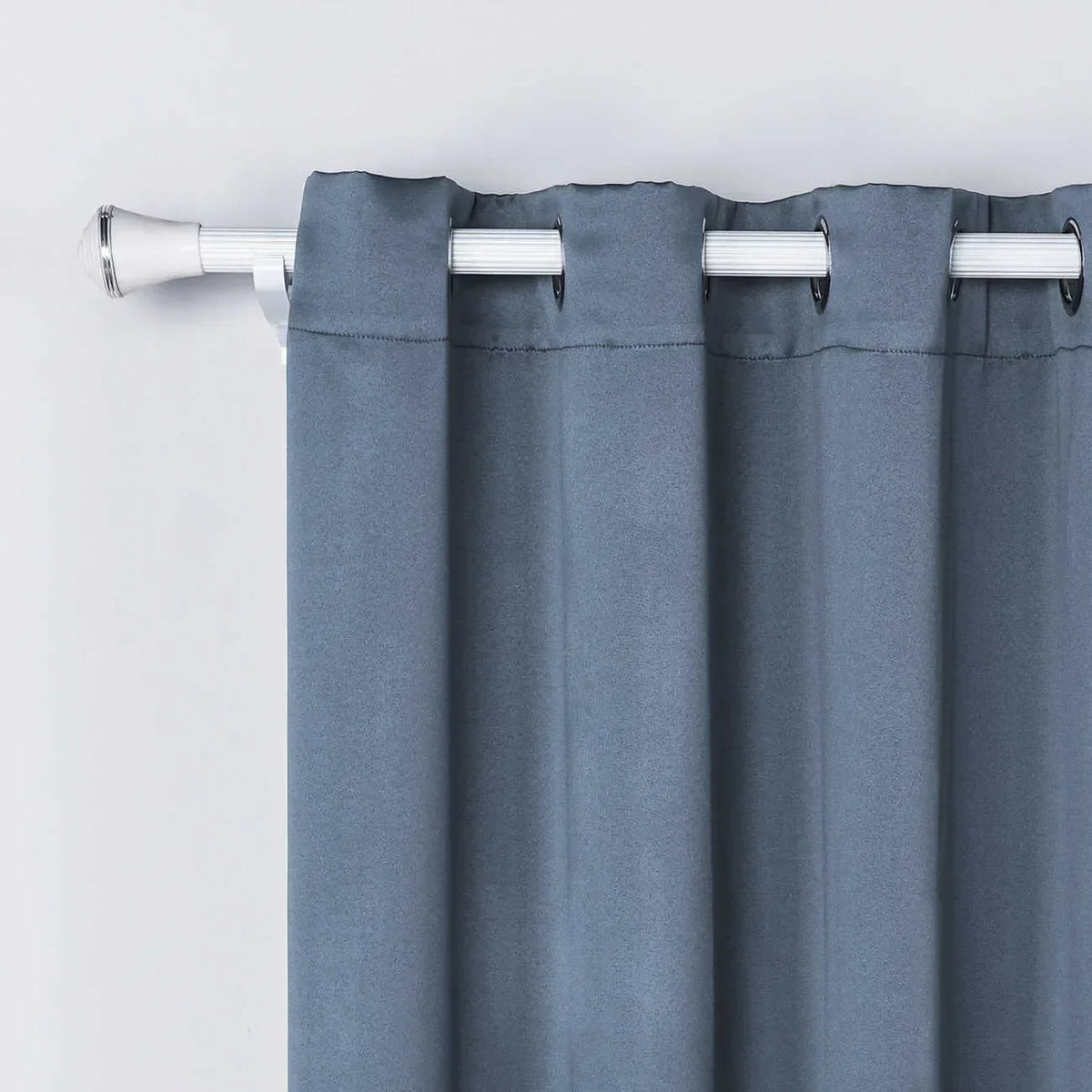 rideau moderne opacité transparence bleu blanc tissu uni légèrement texturé chambre salon erotique couple