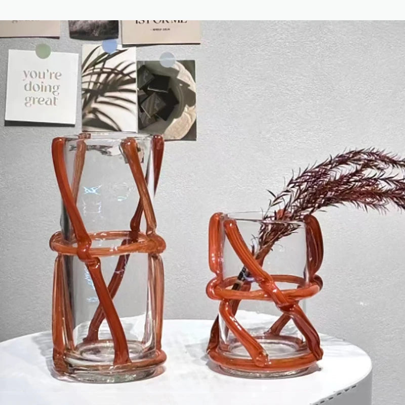 vase moderne transparent tiges entrelacées orange sans fleur