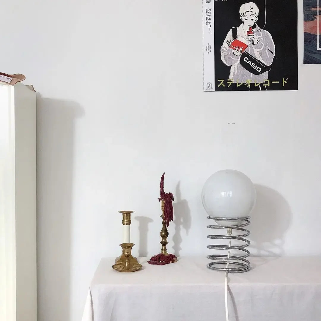 lampe table moderne sphérique spirale métallique blanc chrome