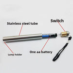 lampe torche argentée moderne lisse cordelette batterie AA inclusion camping