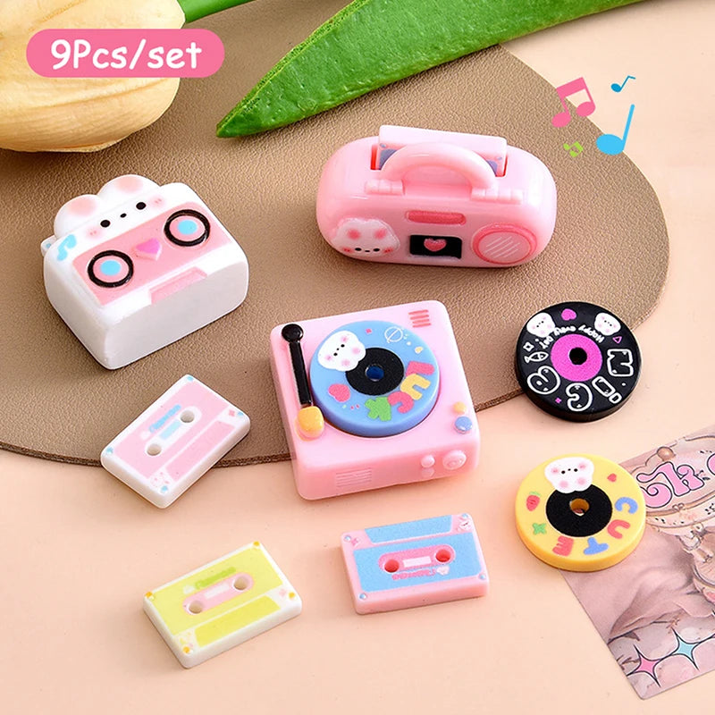 jouets miniatures rétro rose blanc bleu jaune noir radiographe tourne disque cassettes vinyles