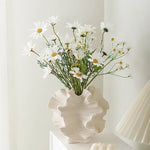vase table céramique porcelaine blanc noir ondulé moderne organique fleuri chrysanthème calla pampa