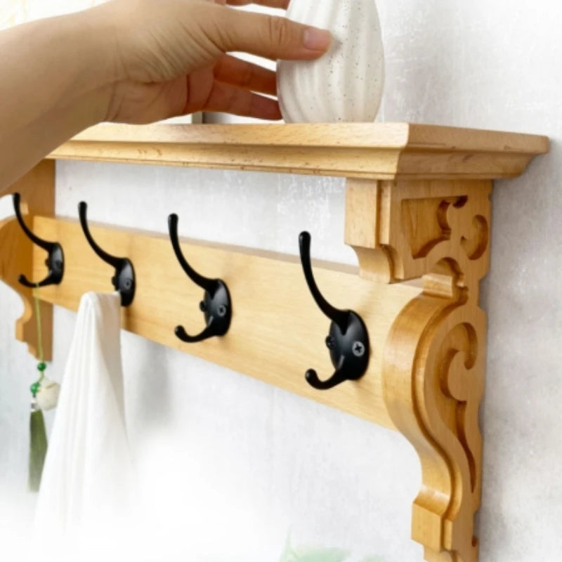 porte manteau étagère murale bois marron foncé crochets décor sculpté motifs floraux classique vis