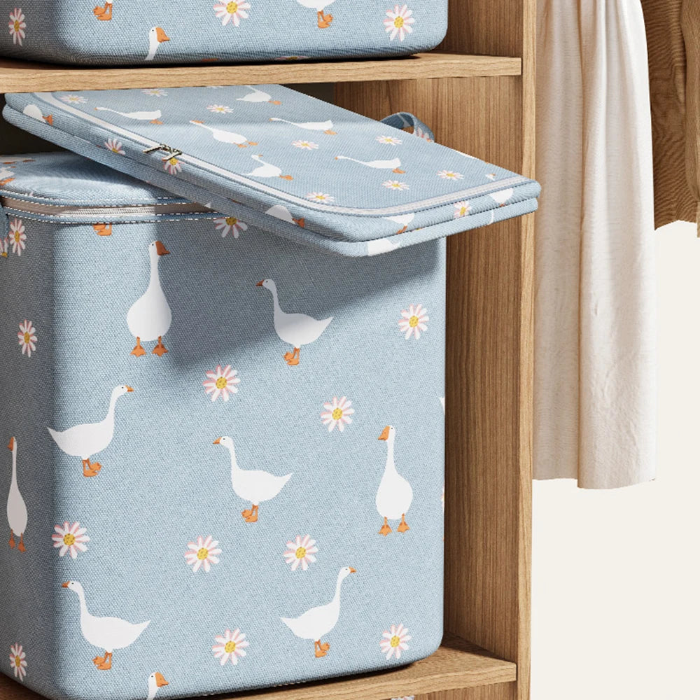 Rangement compact pliable pour optimiser l'espace sous le lit