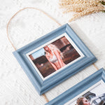 Installation du cadre photo suspendu bleu sur un mur