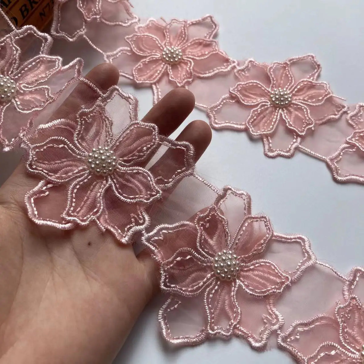 ruban decoratif dentelle brodée florales organza mariage rose violet blanc