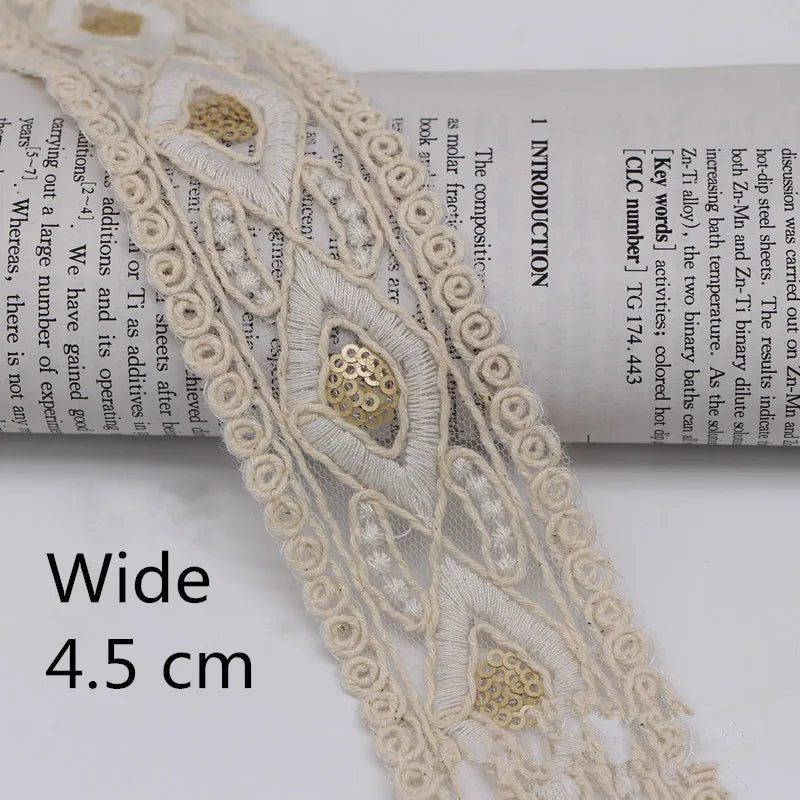ruban dentelle ornements floraux sequins dorés beige clair classique élégant 4.5cm polyester
