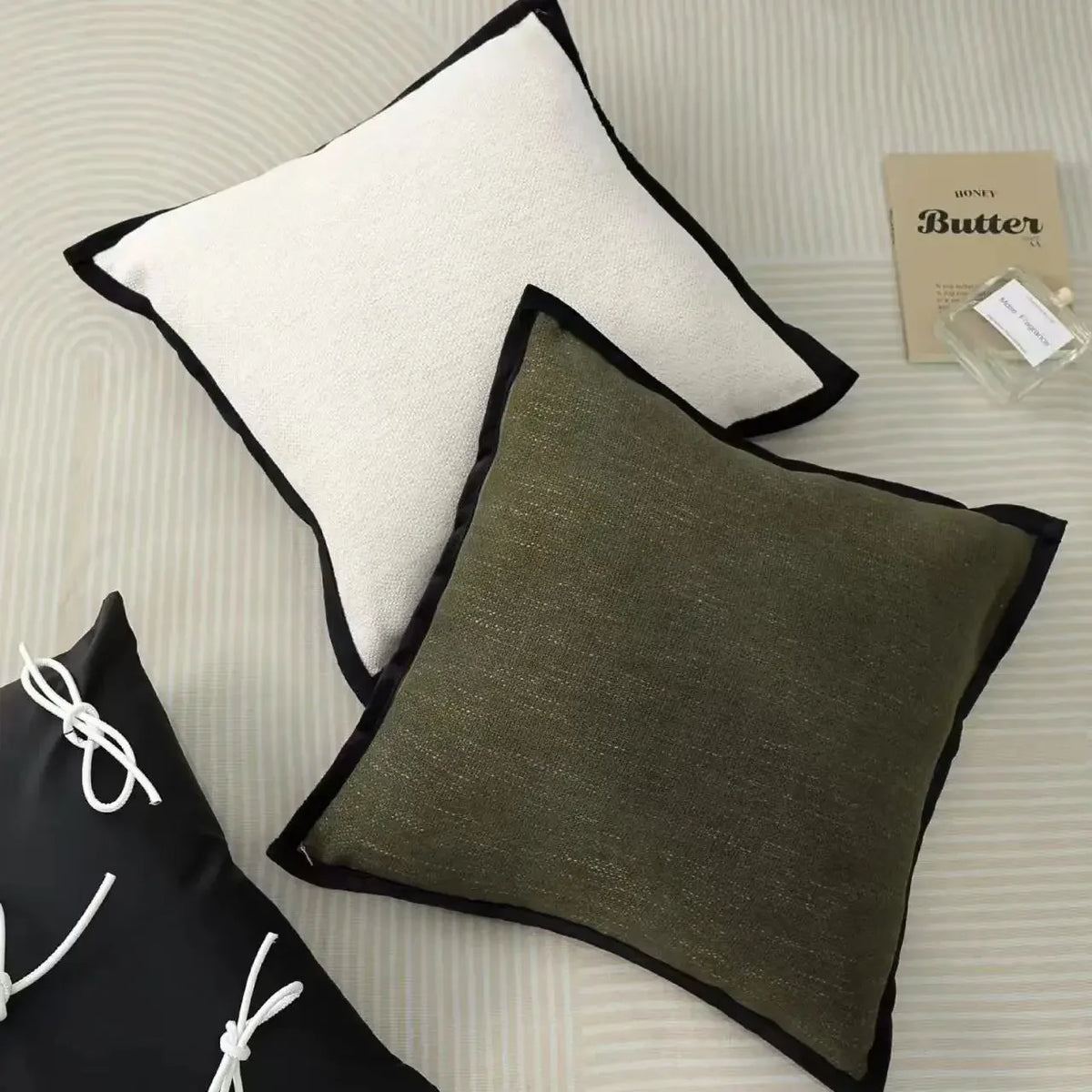 taies d'oreiller moderne beige noir tissu respectueux environnement pièces