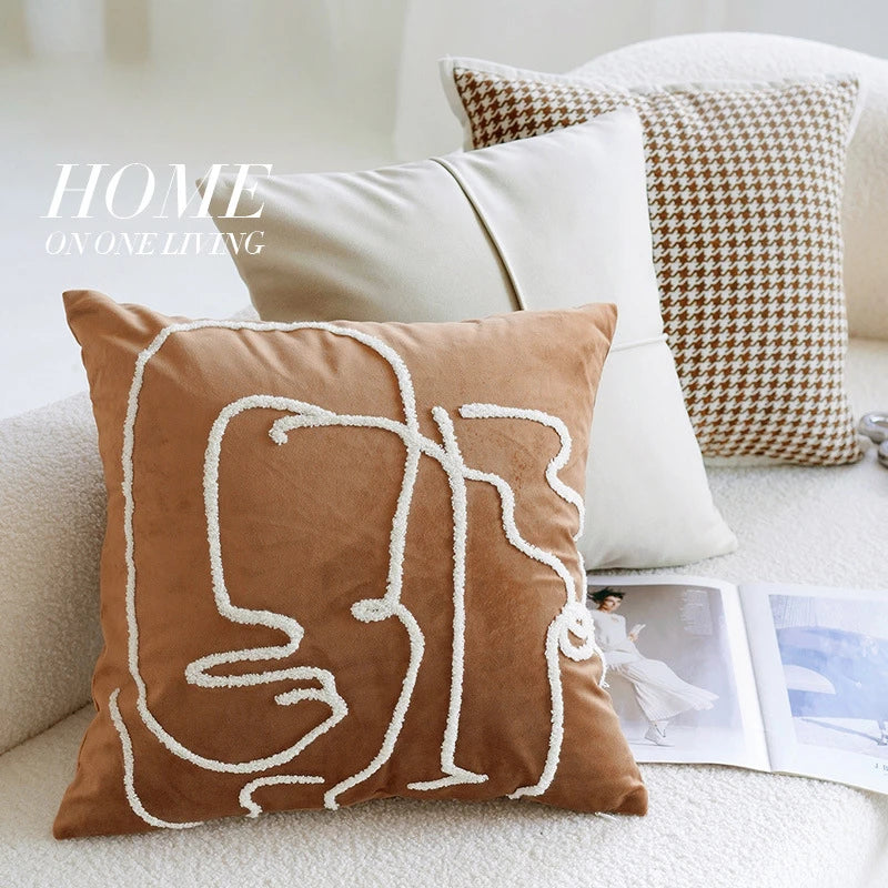 coussin décoratif patchwork motifs géométriques fleurs broderie blanche marron noir vert rose minimaliste maison