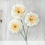 décoration intérieure fleurs artificielles soie rouge rose blanches classiques tringle mariage anniversaire