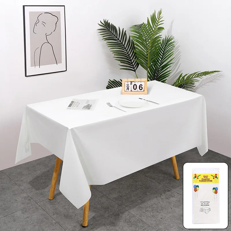 nappes jetables blanches imperméables tables fêtes mariages extérieur lisses ourlets festonnés