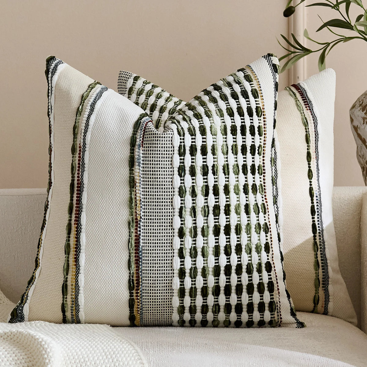 housse coussin carré brodé moderne rayures géométriques polyester blanc gris noir marronclair