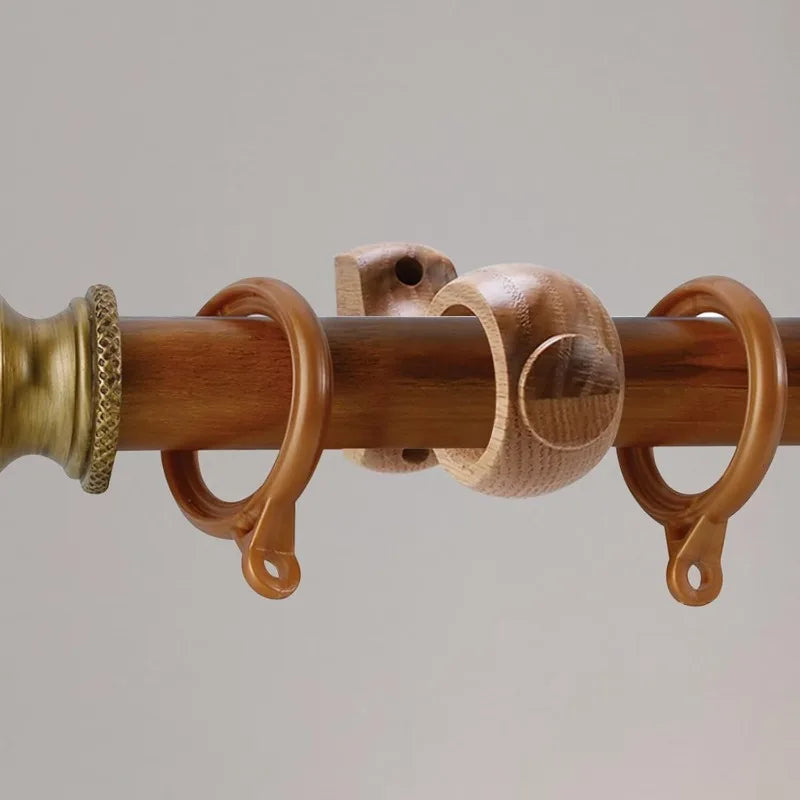 supports rideaux bois classiques beige clair grain visibles trous vis base chevilles plastique vis