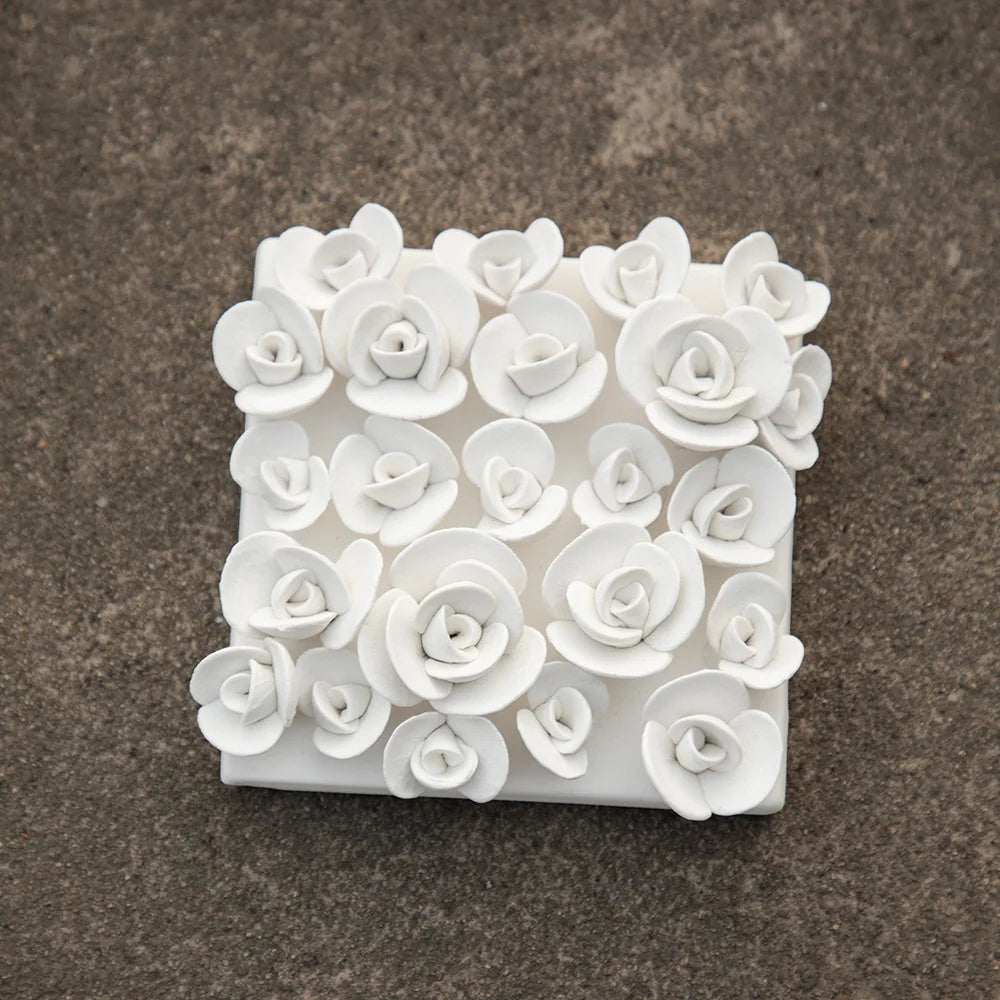tableau mural roses céramique blanc moderne décoration intérieur élégant contemporain floral chambre salon