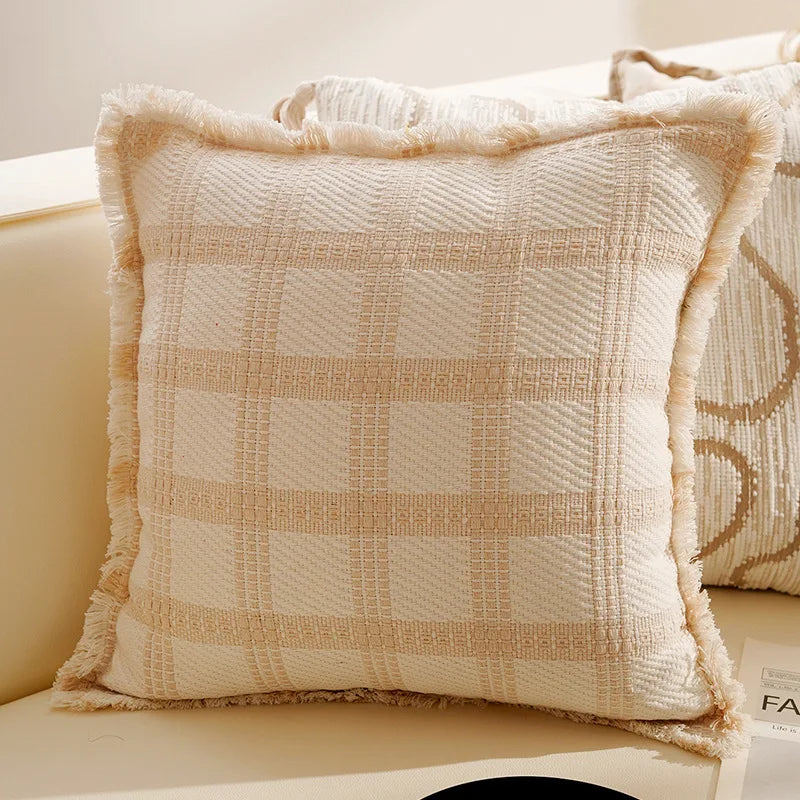 housse coussin décorative motif floral beige marron texture douce canapé lit salon moderne élégant