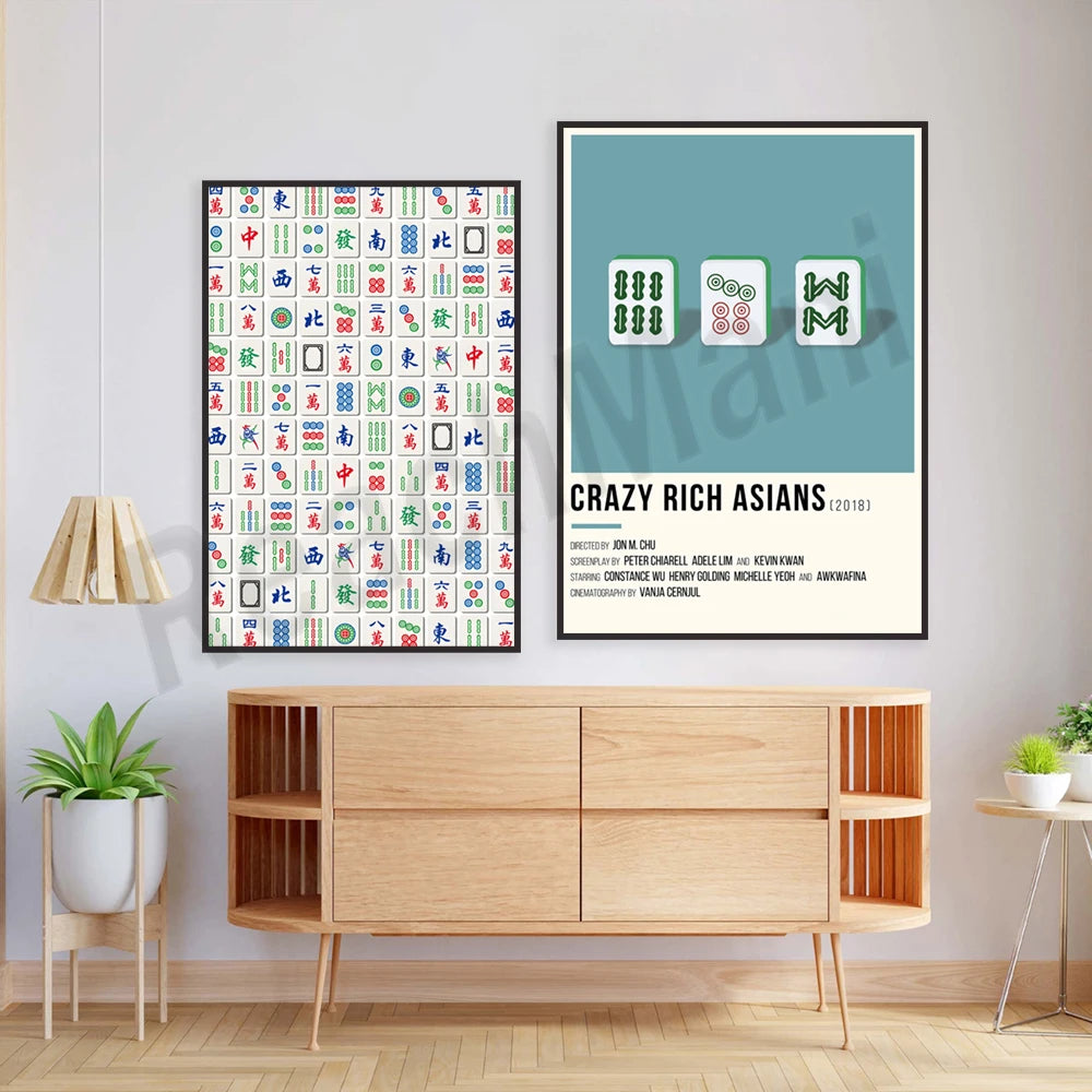 Deux affiches encadrées présentant des éléments graphiques et de texte, placées au-dessus d'un meuble en bois naturel avec des plantes décoratives à proximité, dans un intérieur lumineux.